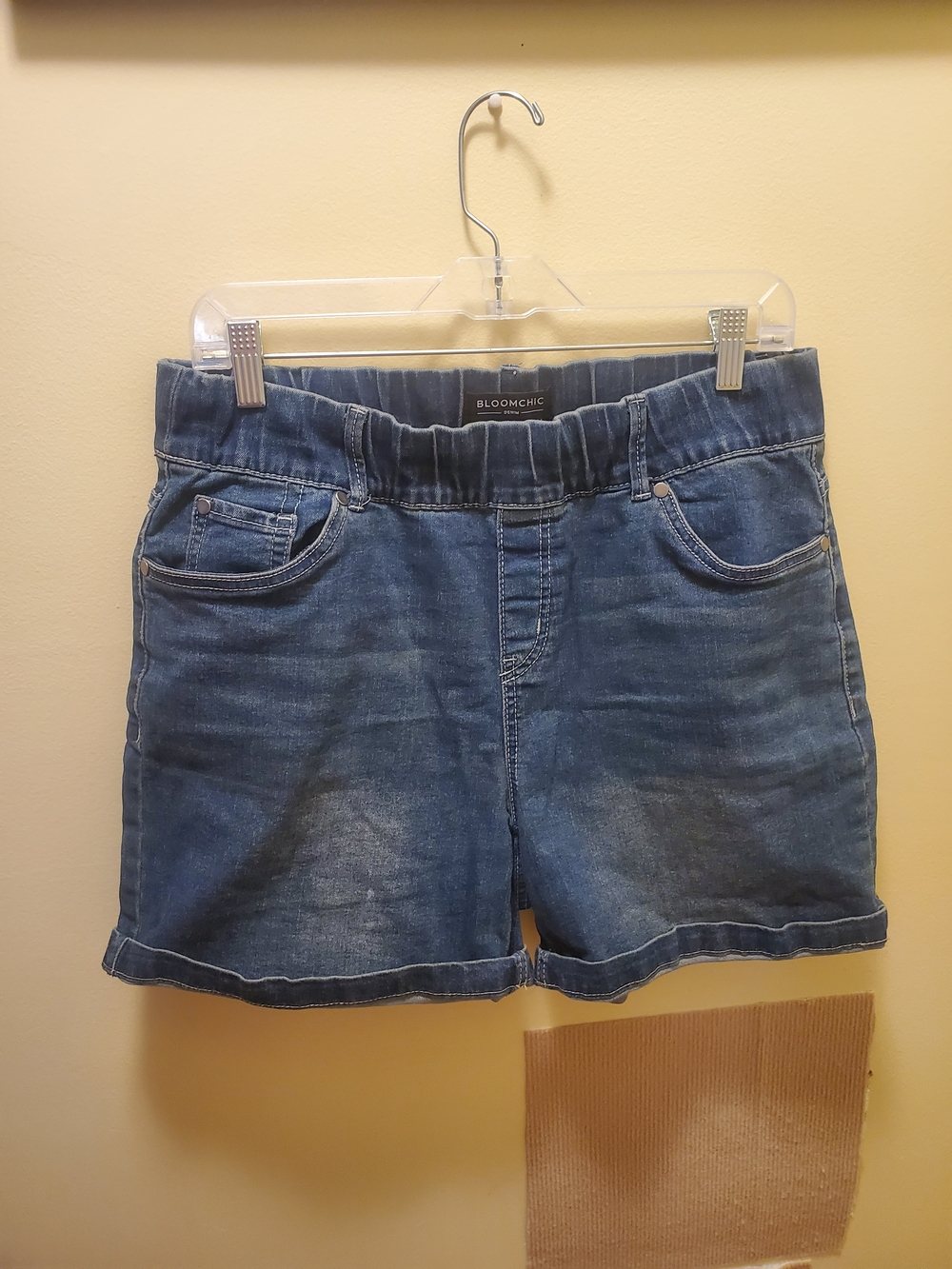 BloomChic Casual Denim Elastic-Waist Shorts - Blue